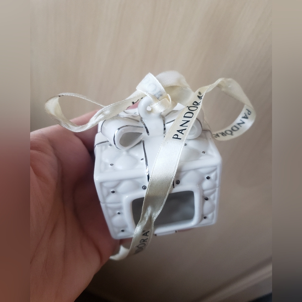 Pandora 2016 White ceramic Gift Box